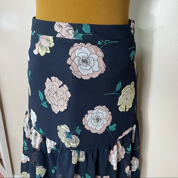 Ann Taylor LOFT tiered petite floral maxi skirt - Picture 3 of 7